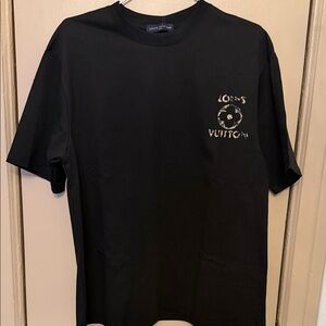 Inspired 1:1 Vuitton Black Short Sleeve Logo Tee with Distressed Monogram